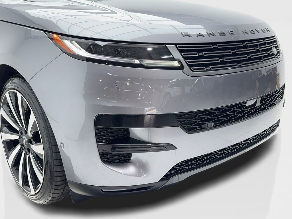 Used 2024 Land Rover Range Rover Sport SE image 3