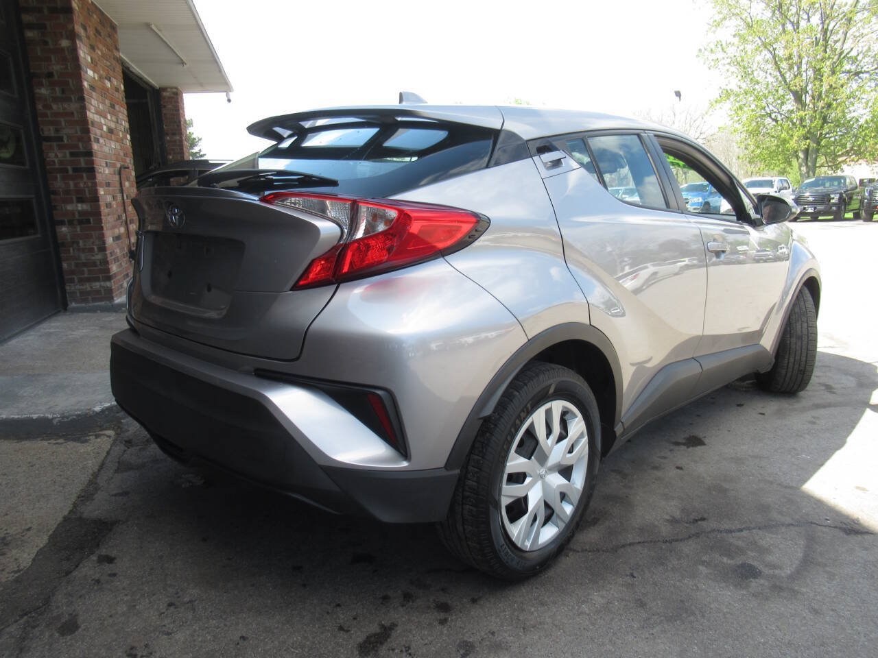 Used 2019 Toyota C-HR LE FWD image 9