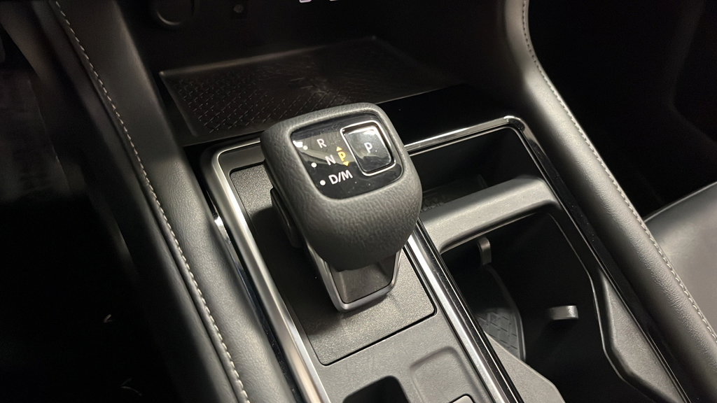 Used 2023 Nissan Pathfinder SL AWD/4WD image 18