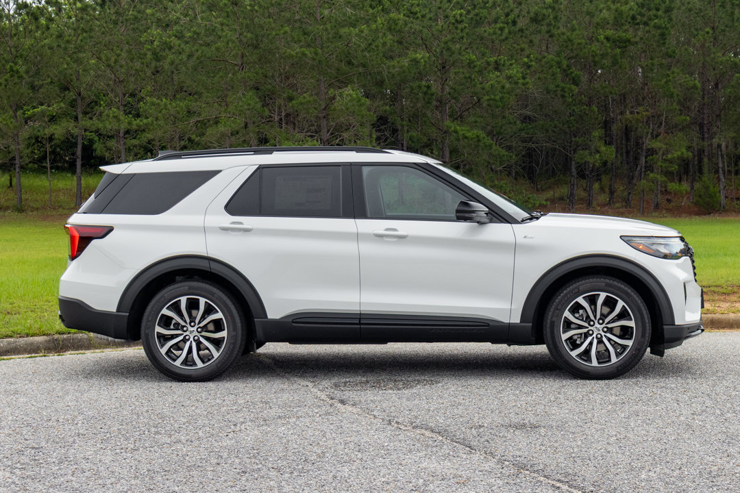 New 2026 Ford Explorer ST-Line w/ Premium Package RWD image 7