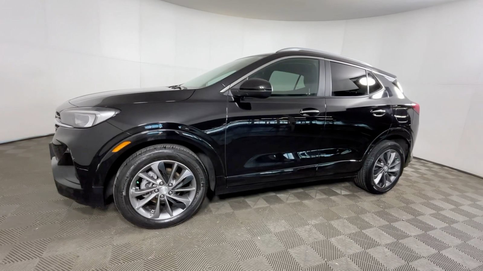 Used 2022 Buick Encore GX Select w/ Sport Touring Package FWD image 11