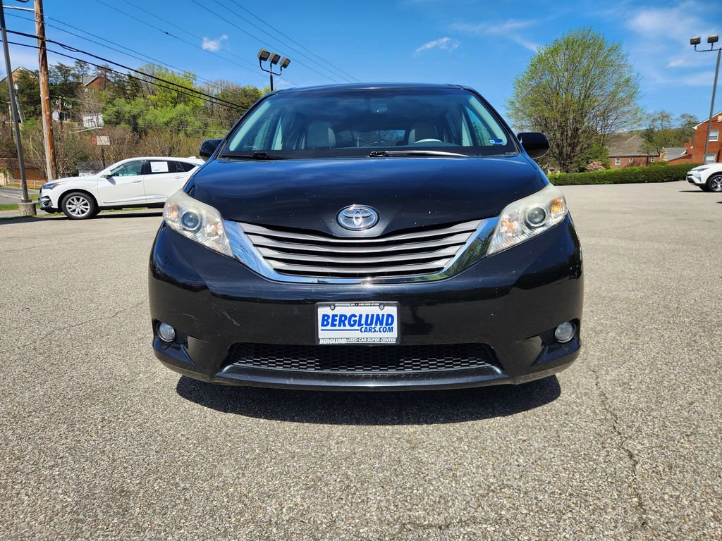Used 2013 Toyota Sienna XLE w/ Entertainment Pkg image 9