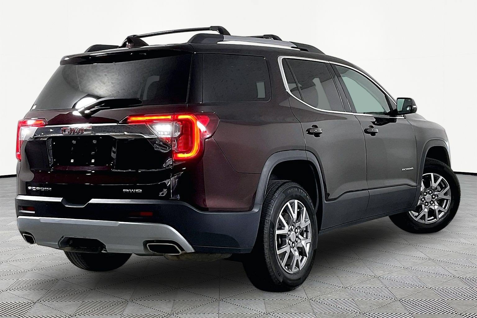 Used 2021 GMC Acadia SLT w/ LPO, Adventure Package AWD/4WD image 7