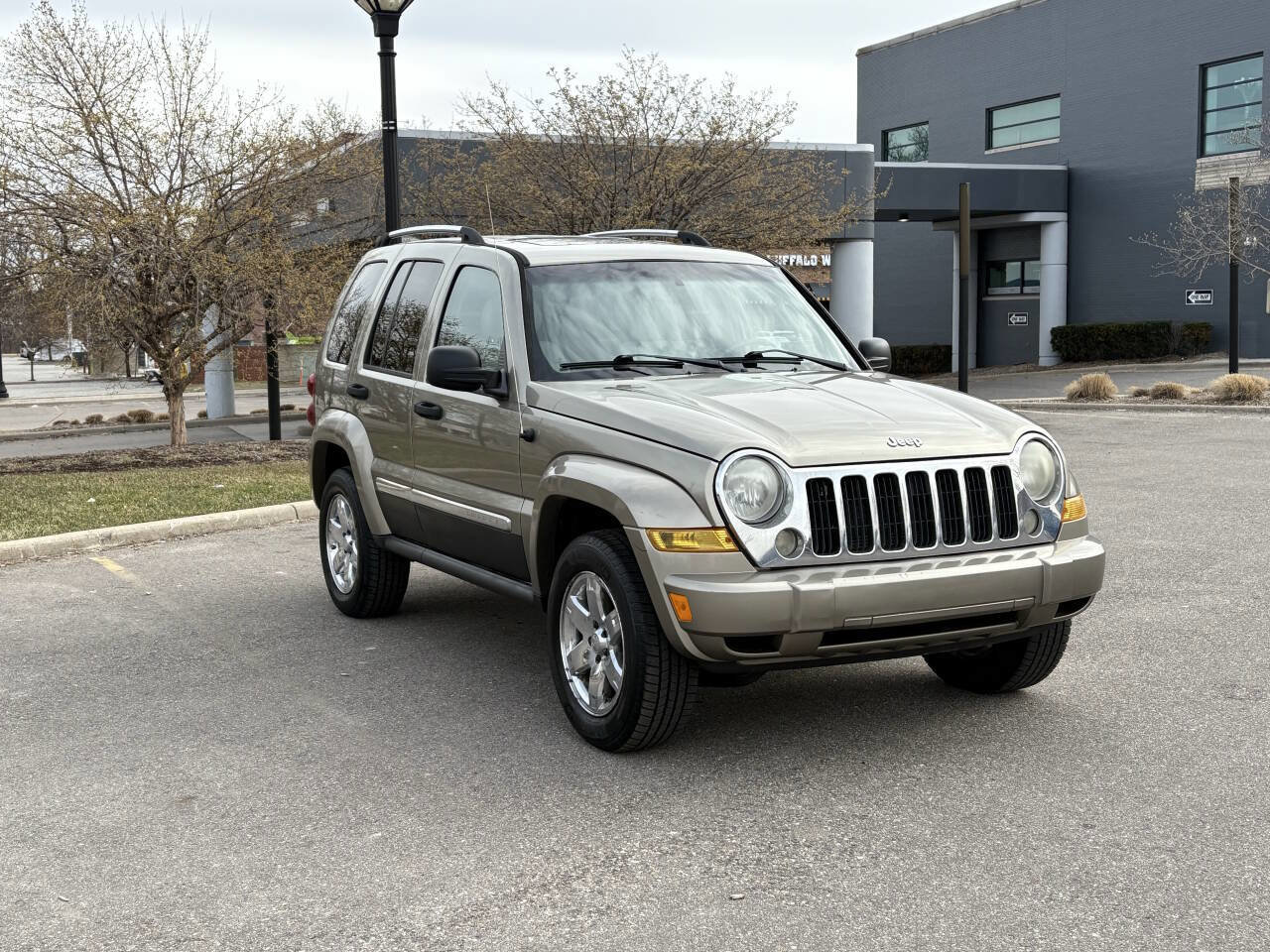 Used 2005 Jeep Liberty Limited image 7