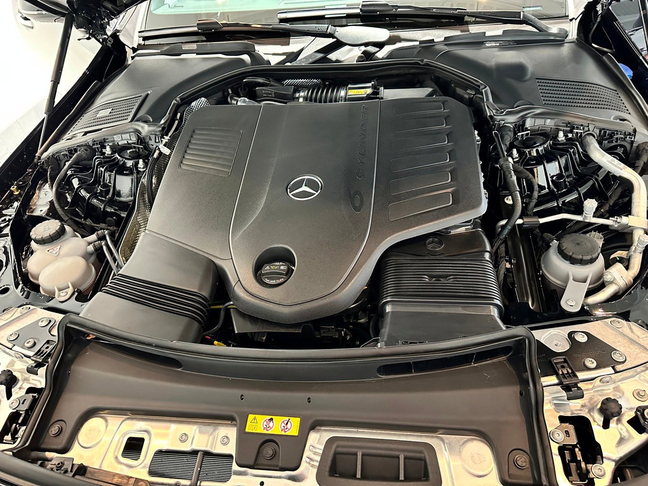 Certified 2025 Mercedes-Benz CLE 450 4MATIC Cabriolet image 37