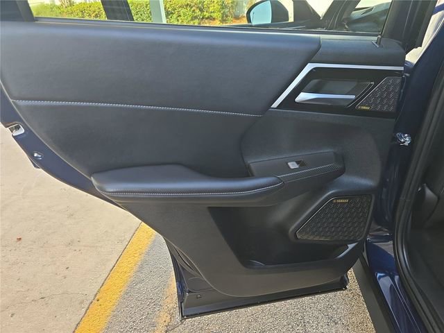 Used 2025 Mitsubishi Outlander SE image 10