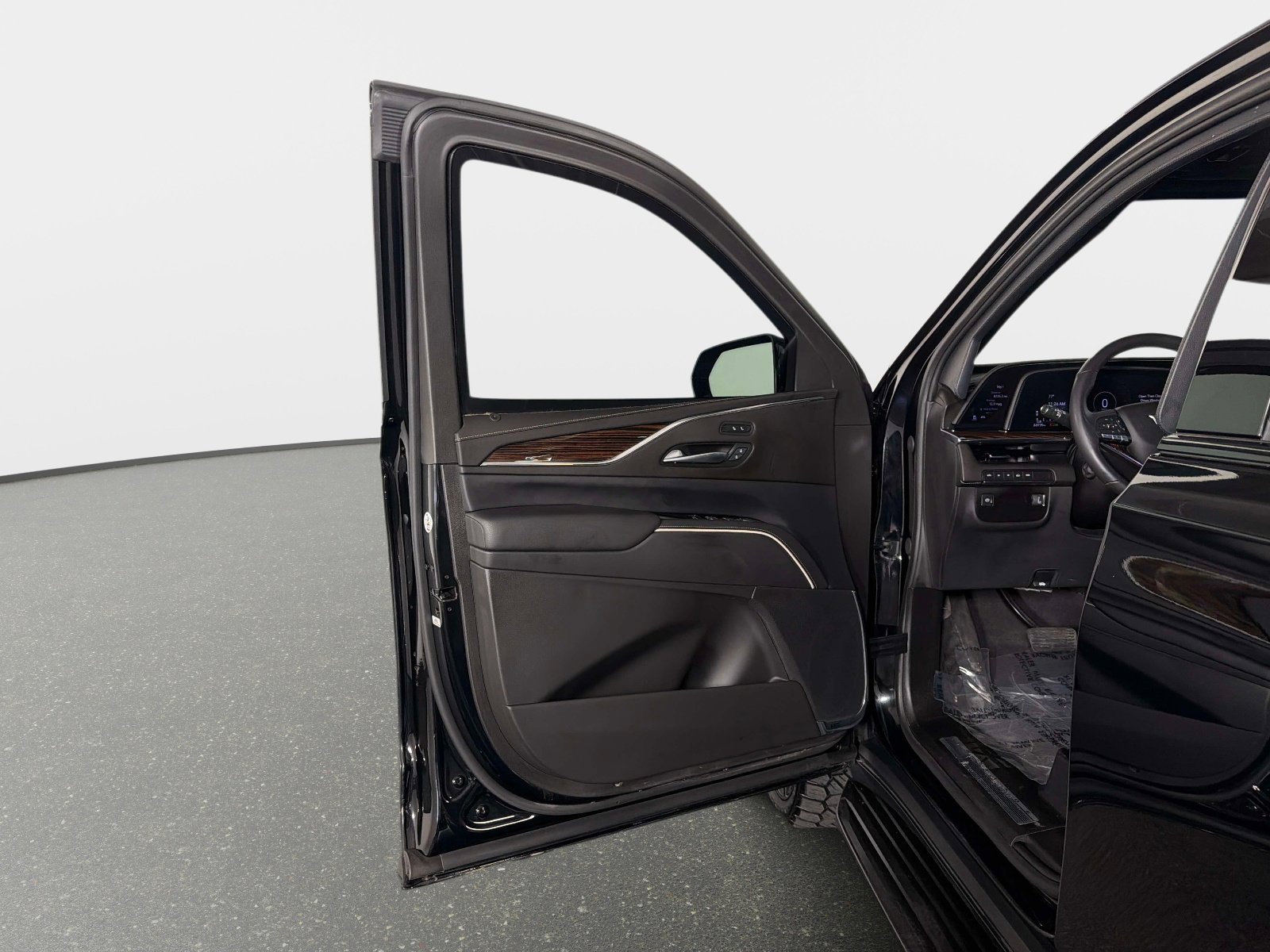 Used 2024 Cadillac Escalade ESV Luxury image 36