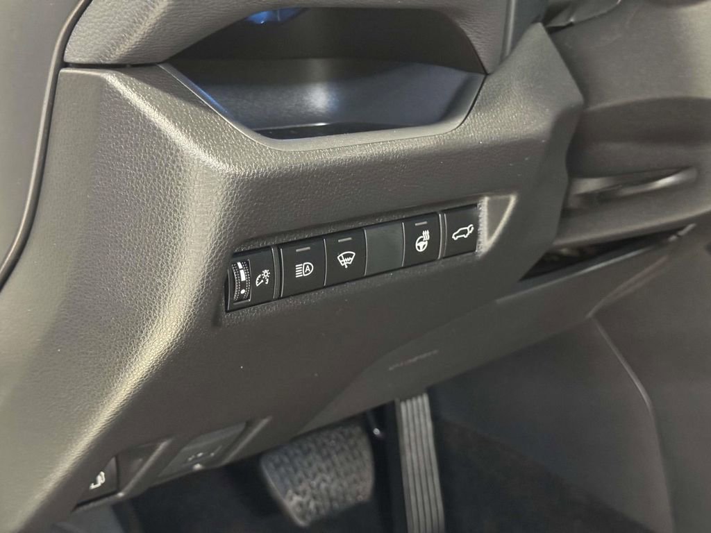 Used 2022 Toyota RAV4 XSE w/ Weather Package image 25