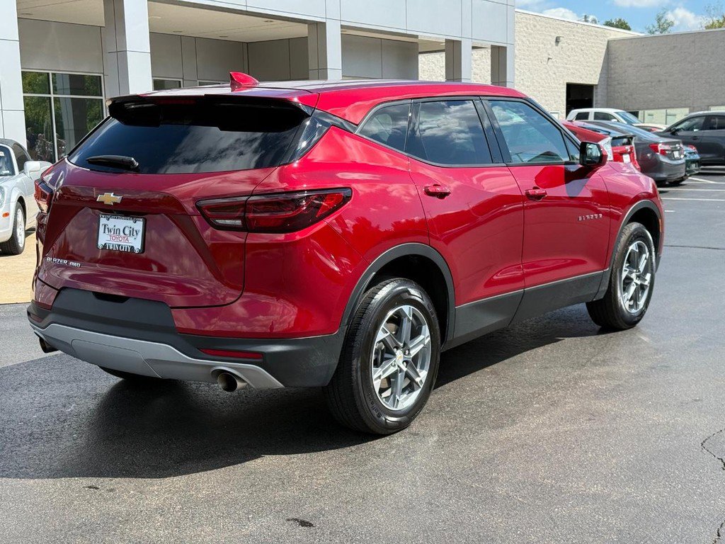 Used 2025 Chevrolet Blazer LT image 3