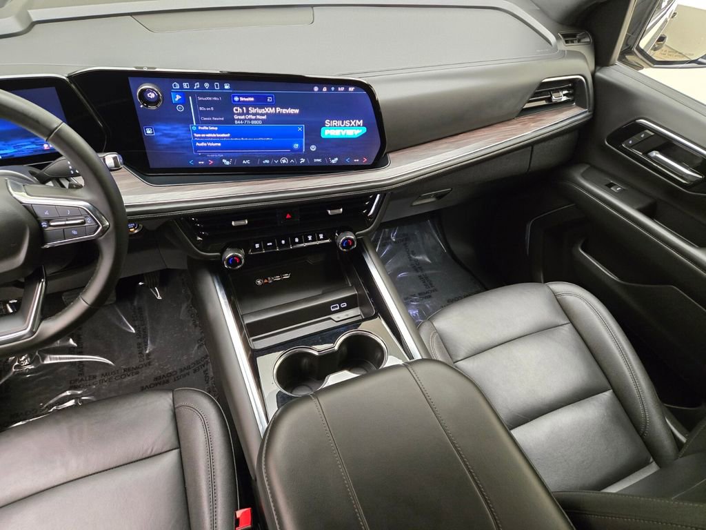 Used 2025 Chevrolet Suburban LT AWD/4WD image 22