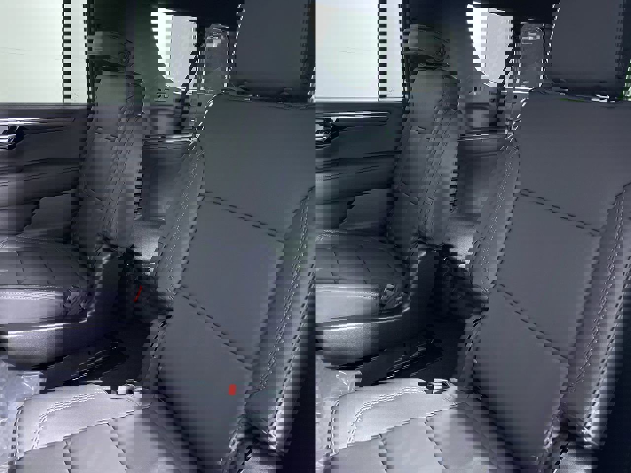 New 2026 Chevrolet Suburban Z71 w/ Comfort Package image 15