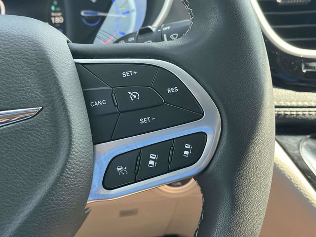 Used 2023 Chrysler Pacifica Touring-L FWD image 27