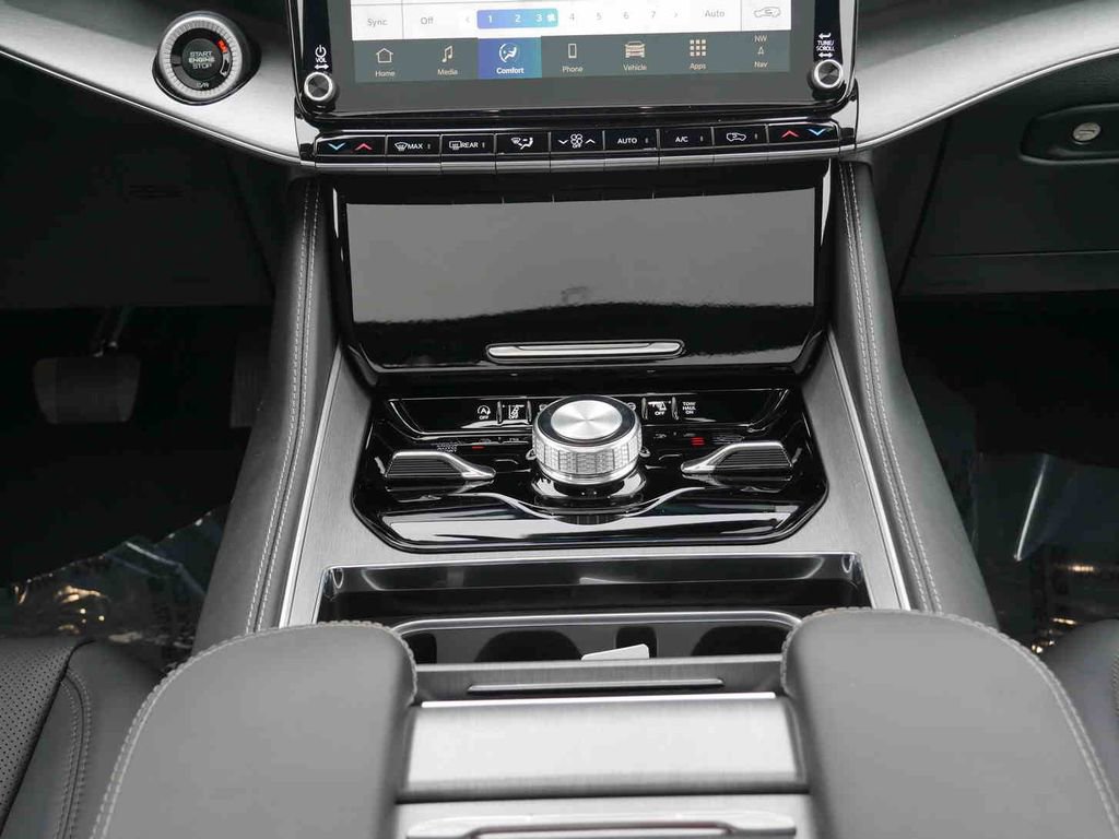 New 2025 Jeep Wagoneer L Series II w/ Convenience Group I image 7