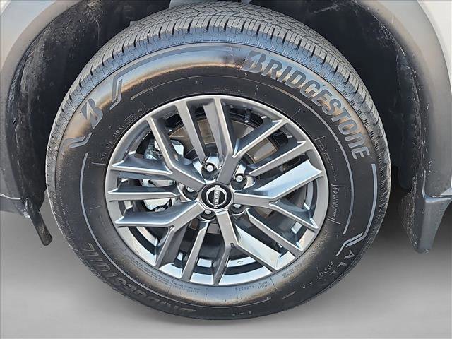 Used 2025 Nissan Rogue S image 24