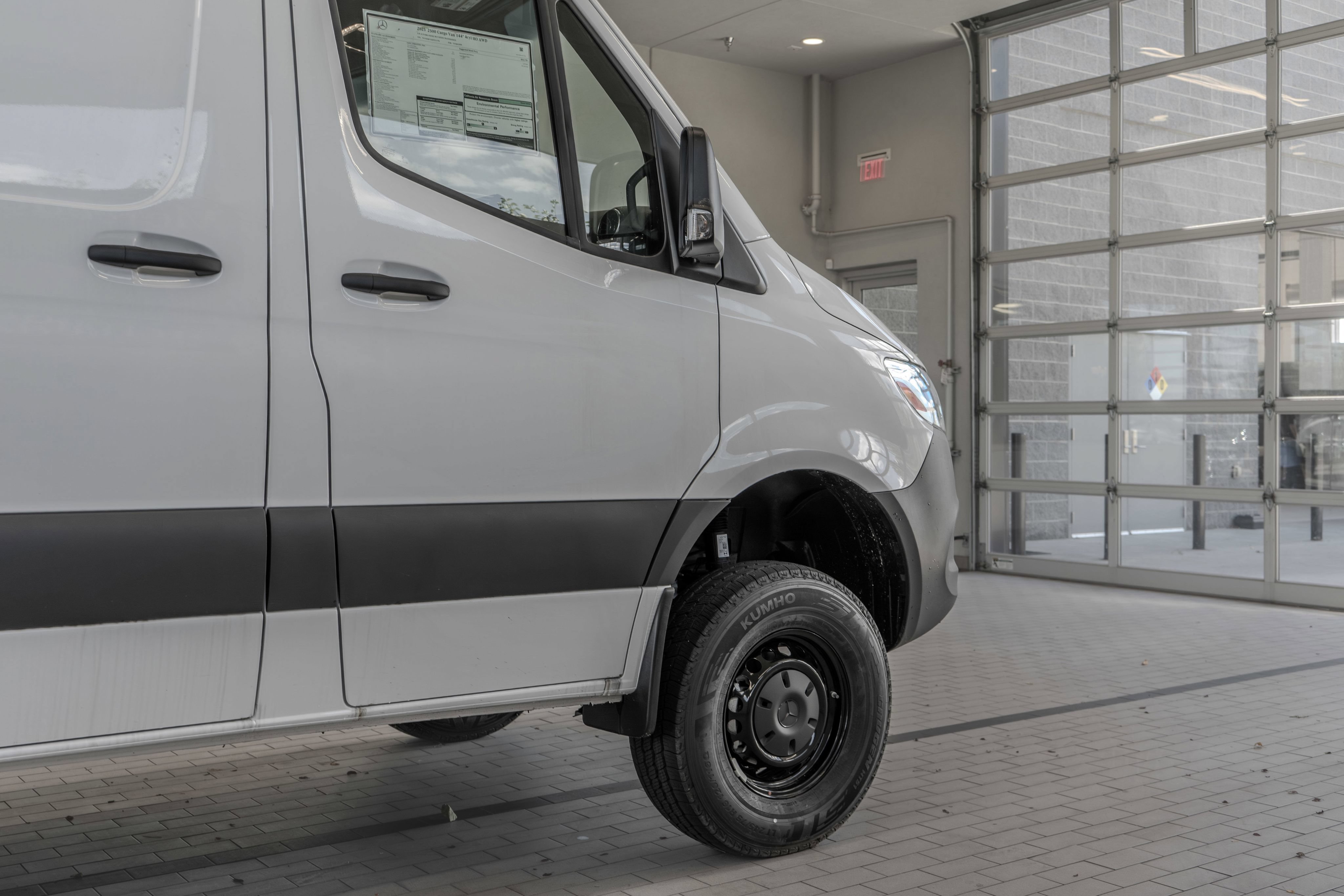 Used 2025 Mercedes-Benz Sprinter 2500 image 32