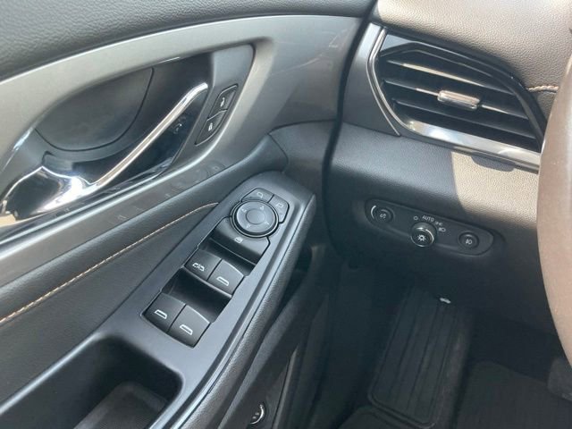Used 2018 Chevrolet Traverse LT FWD image 25
