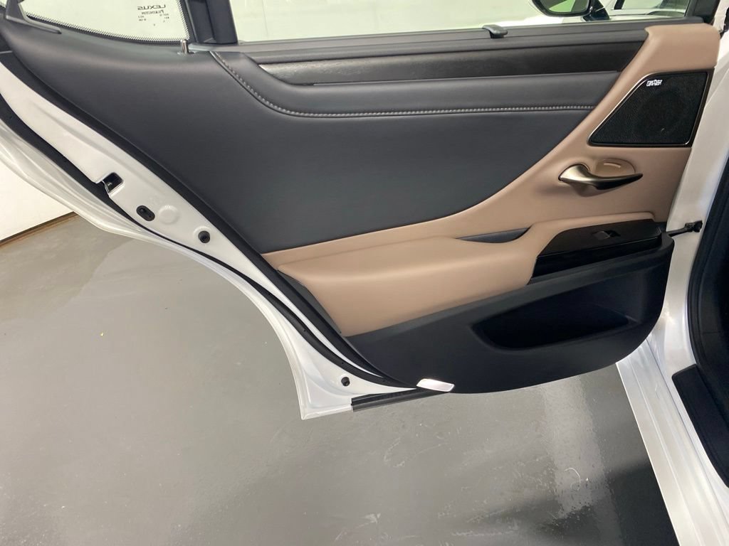 Used 2025 Lexus ES 300h Ultra Luxury FWD image 26
