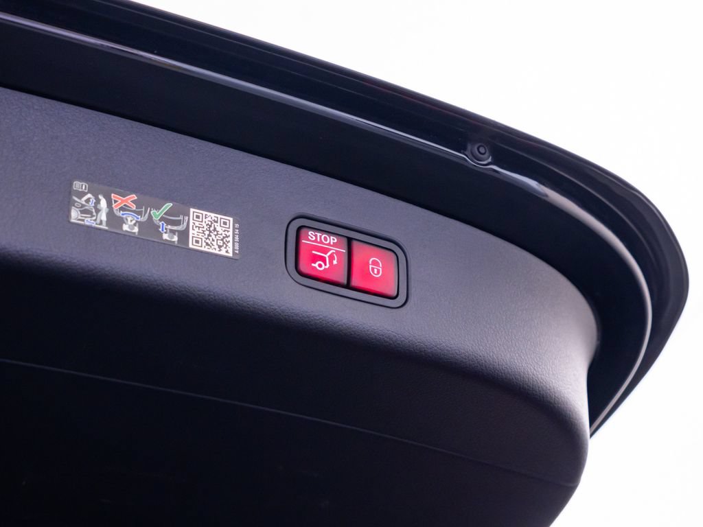Used 2023 Mercedes-Benz GLC 300 4MATIC w/ Exclusive Trim Package image 32