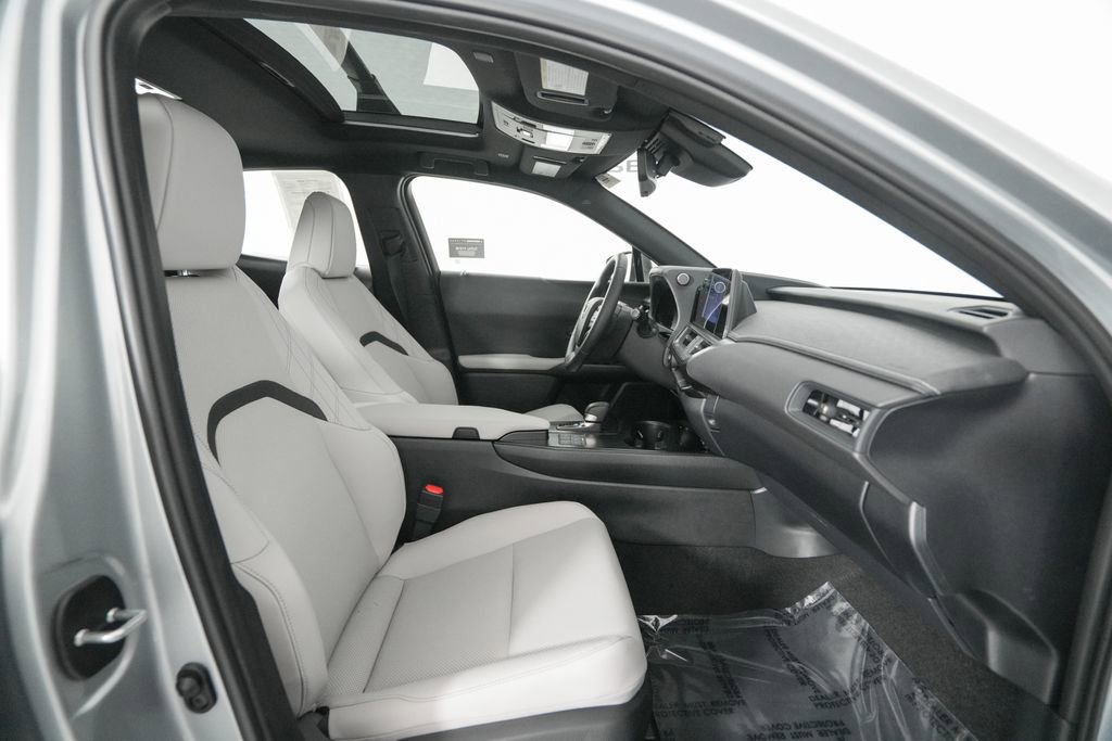 Certified 2025 Lexus UX 300h FWD w/ Accessory Package (Z2) image 19