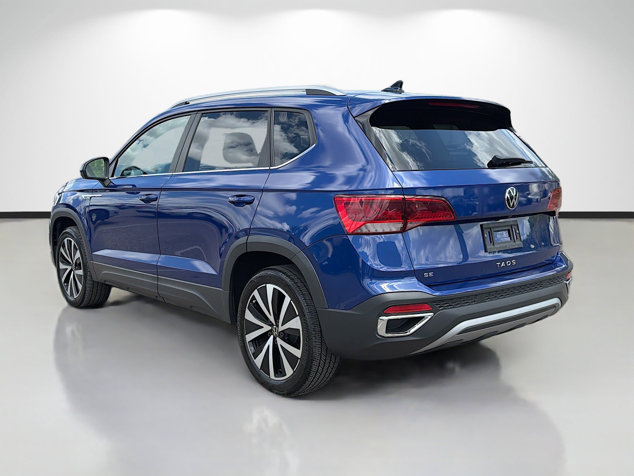 Used 2022 Volkswagen Taos SE image 5