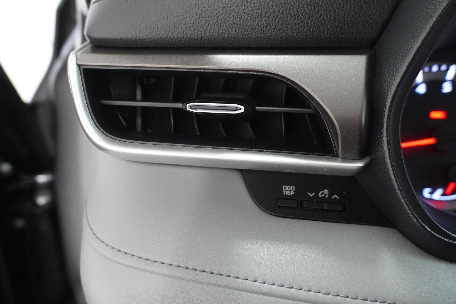Used 2022 Toyota Highlander L FWD image 8