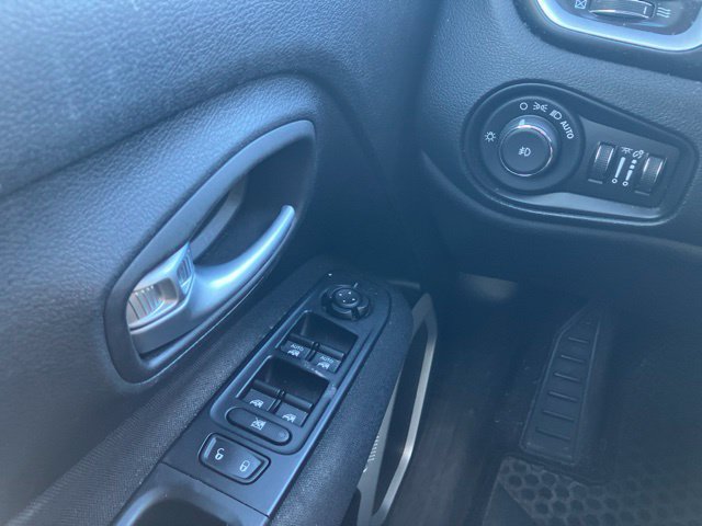 Used 2020 Jeep Renegade Latitude w/ Cold Weather Group AWD/4WD image 15