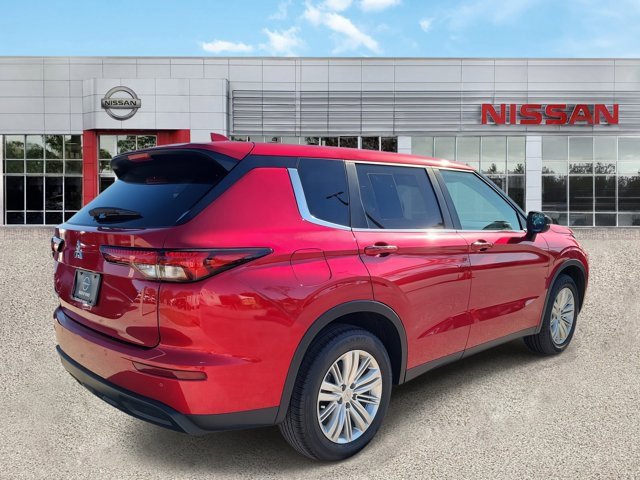 Used 2024 Mitsubishi Outlander ES image 4