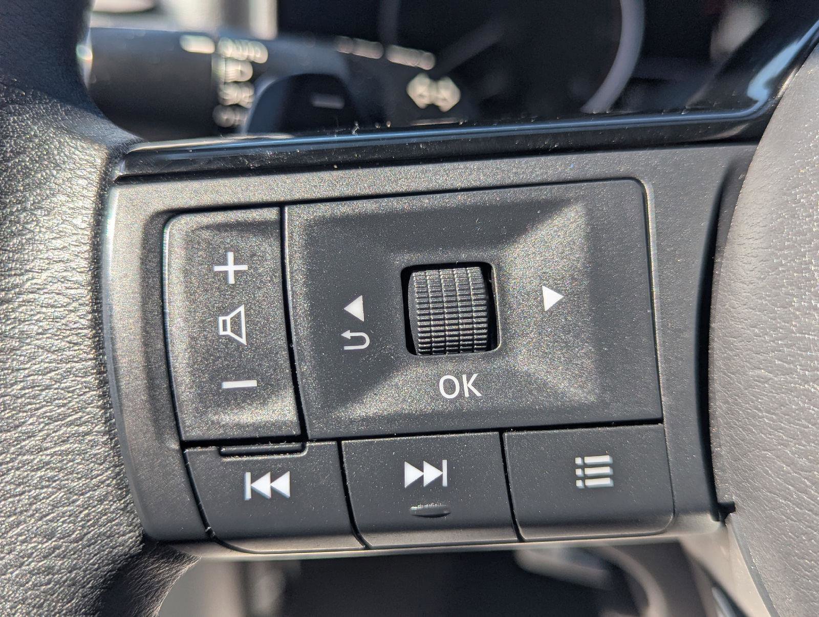 Used 2023 Nissan Rogue SV AWD/4WD image 24