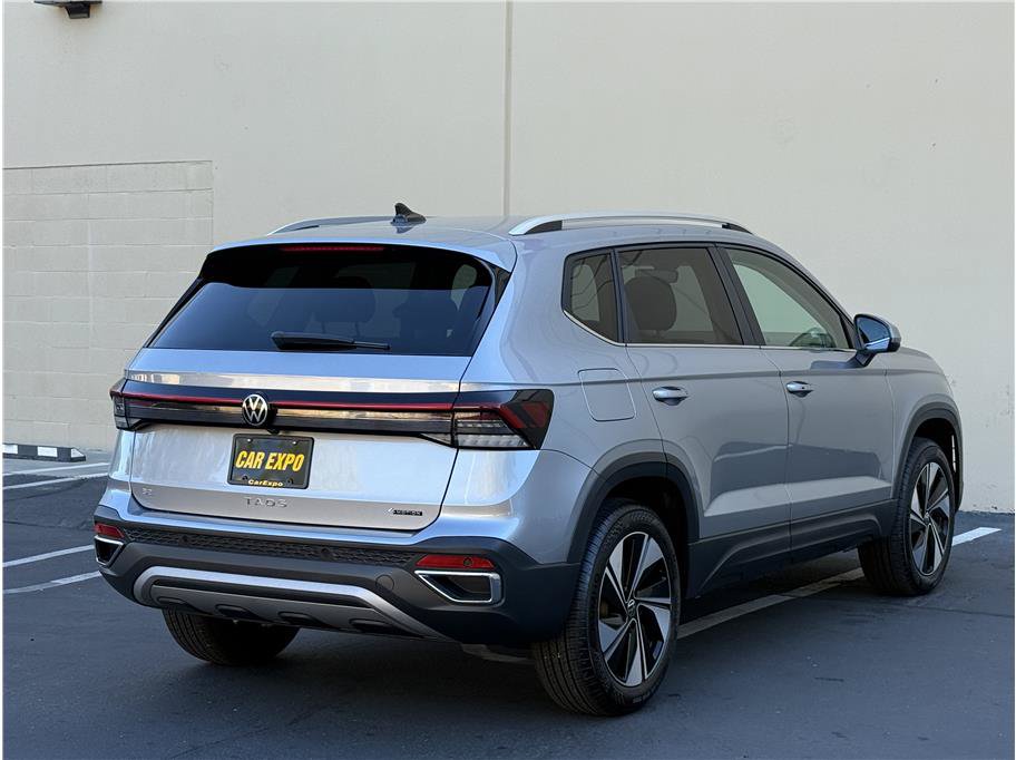 Used 2026 Volkswagen Taos SE AWD/4WD image 6