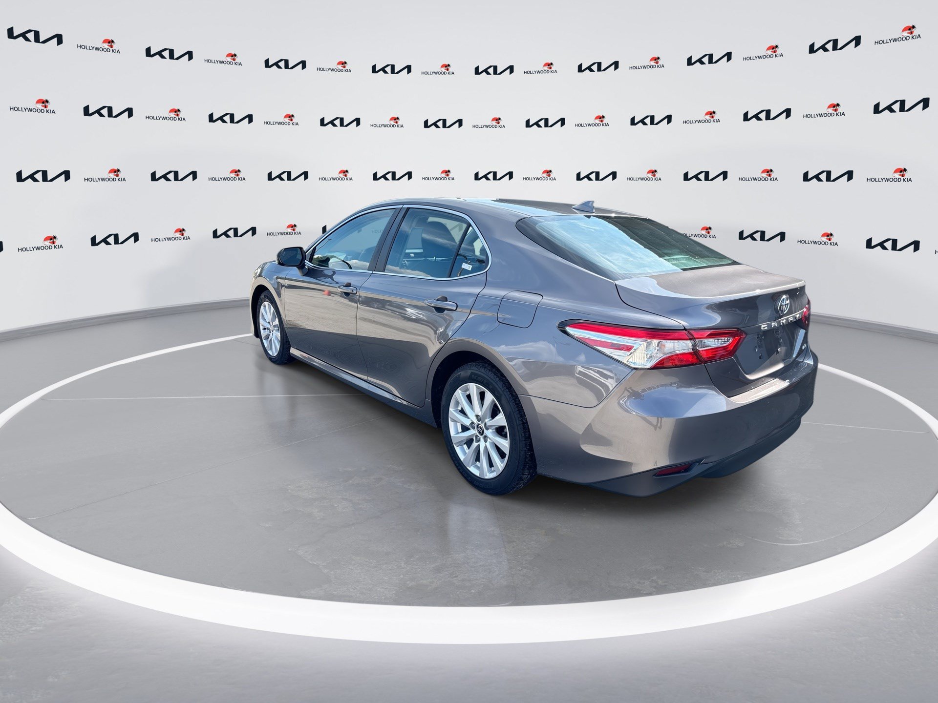 Used 2020 Toyota Camry LE FWD image 6