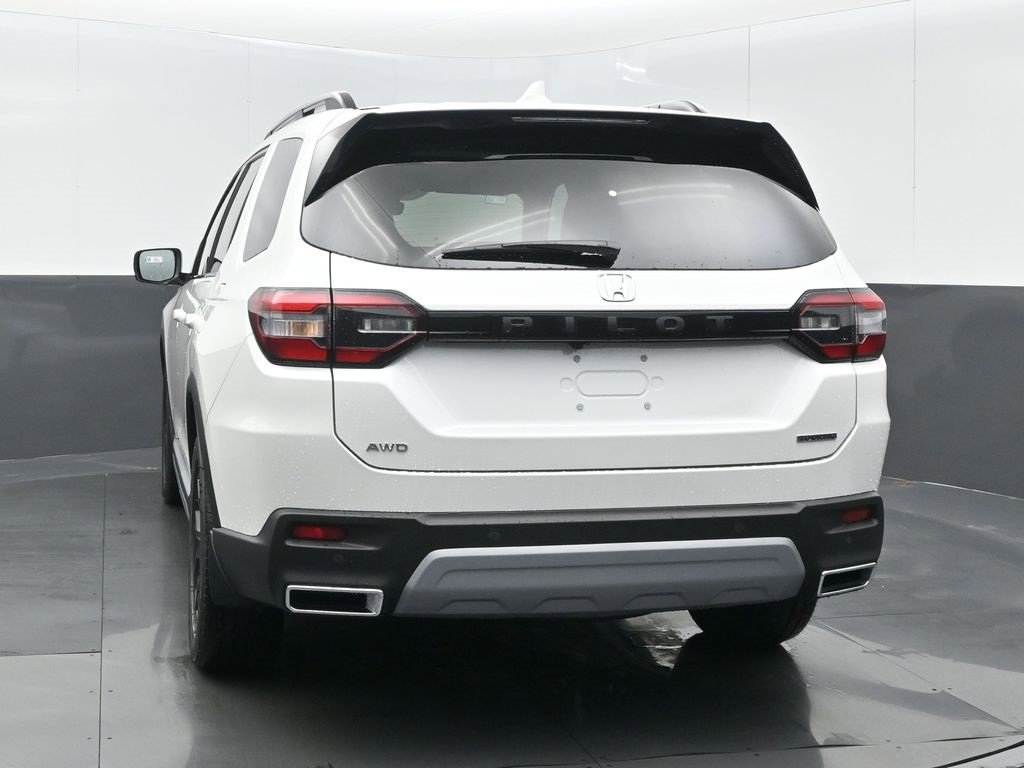 New 2025 Honda Pilot Touring image 19