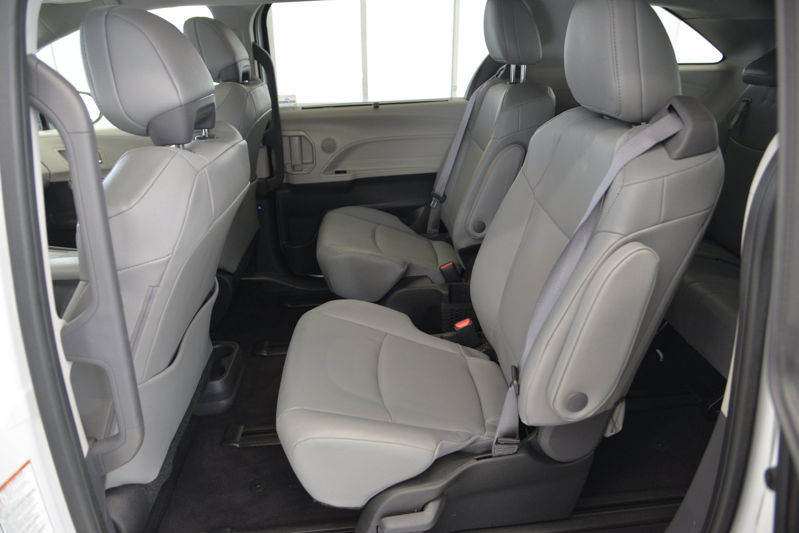 Used 2024 Toyota Sienna XLE AWD/4WD image 16