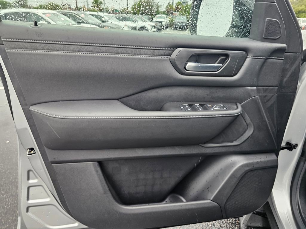 New 2026 Nissan Armada SV image 12