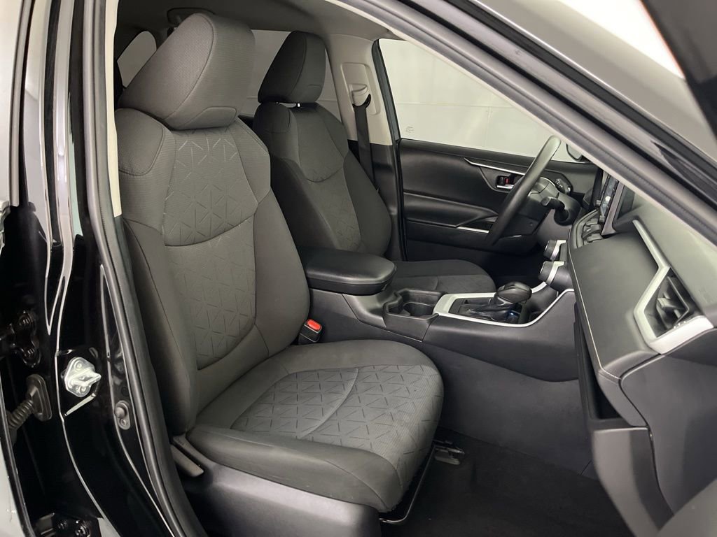 Used 2021 Toyota RAV4 XLE image 22
