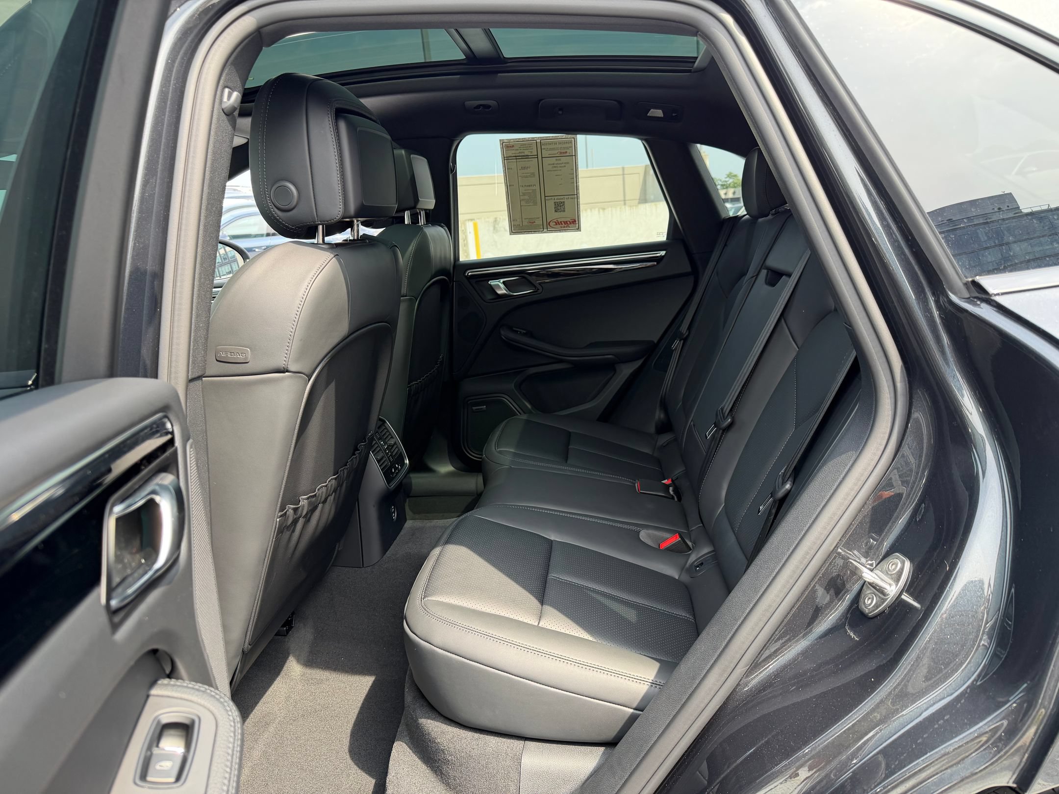 Used 2026 Porsche Macan AWD/4WD image 22