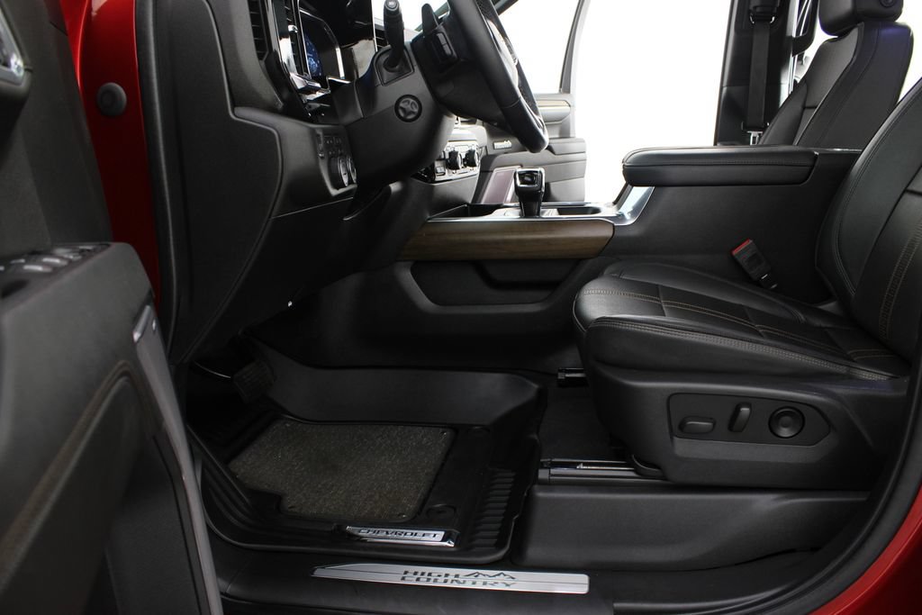 Used 2023 Chevrolet Silverado 1500 High Country w/ Technology Package AWD/4WD image 20