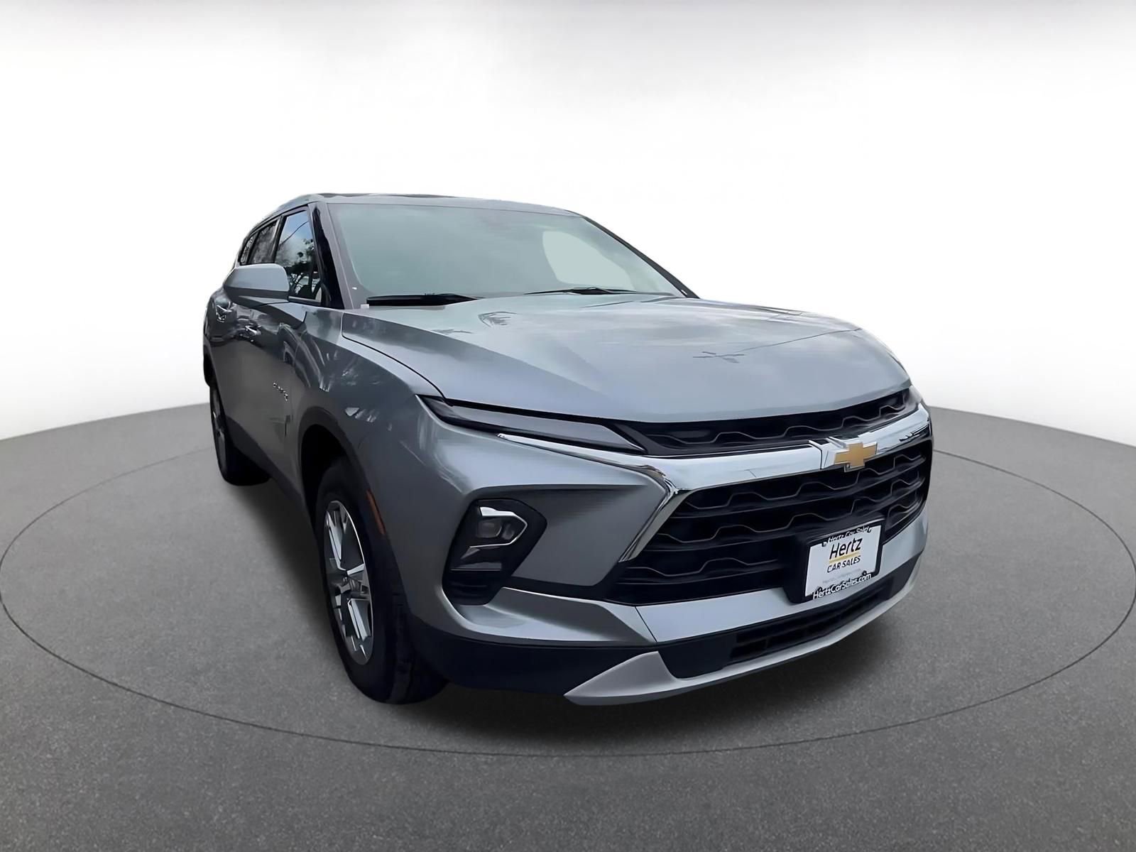 Used 2025 Chevrolet Blazer LT image 3