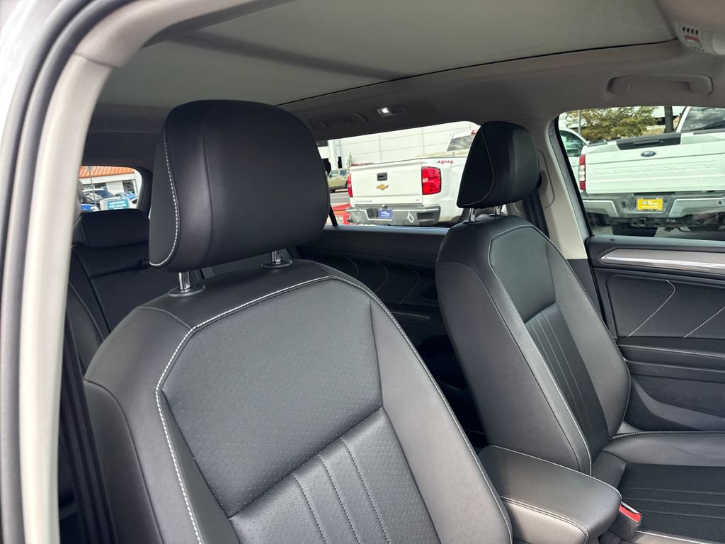 Used 2023 Volkswagen Tiguan SE AWD/4WD image 29