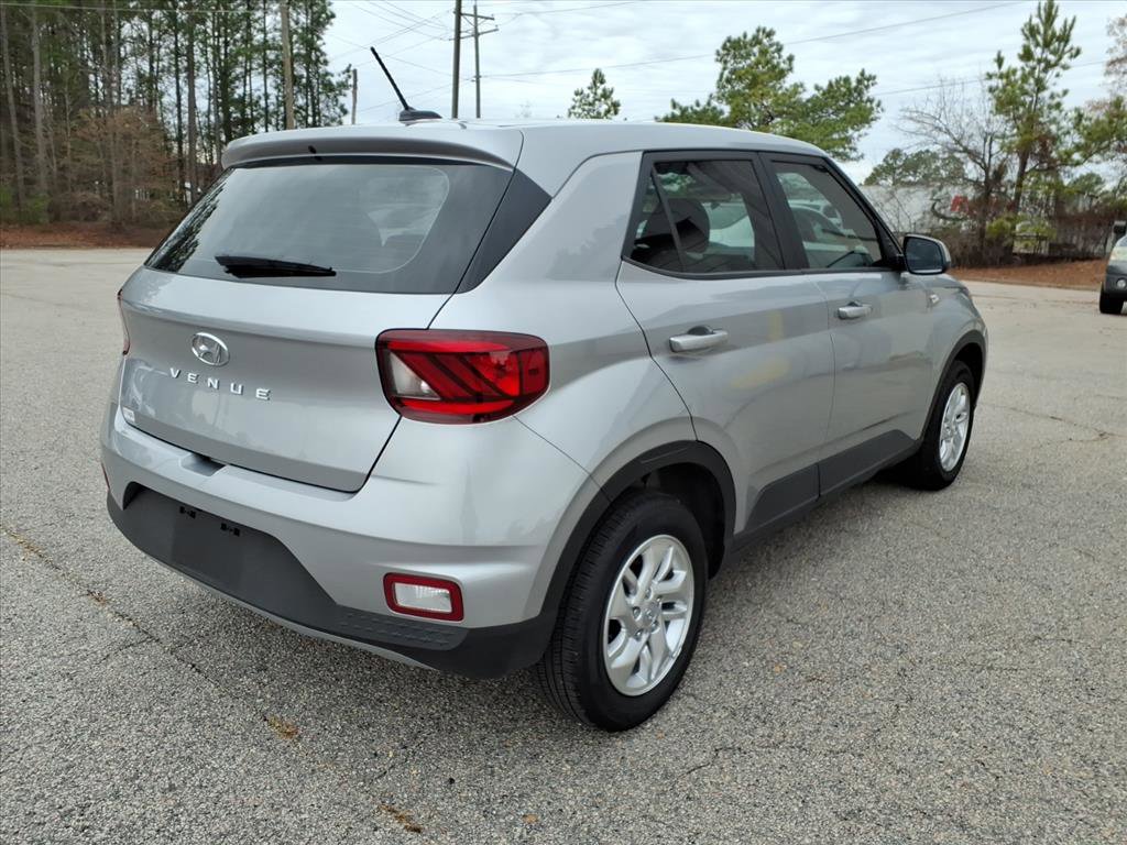 Used 2025 Hyundai Venue SE image 3