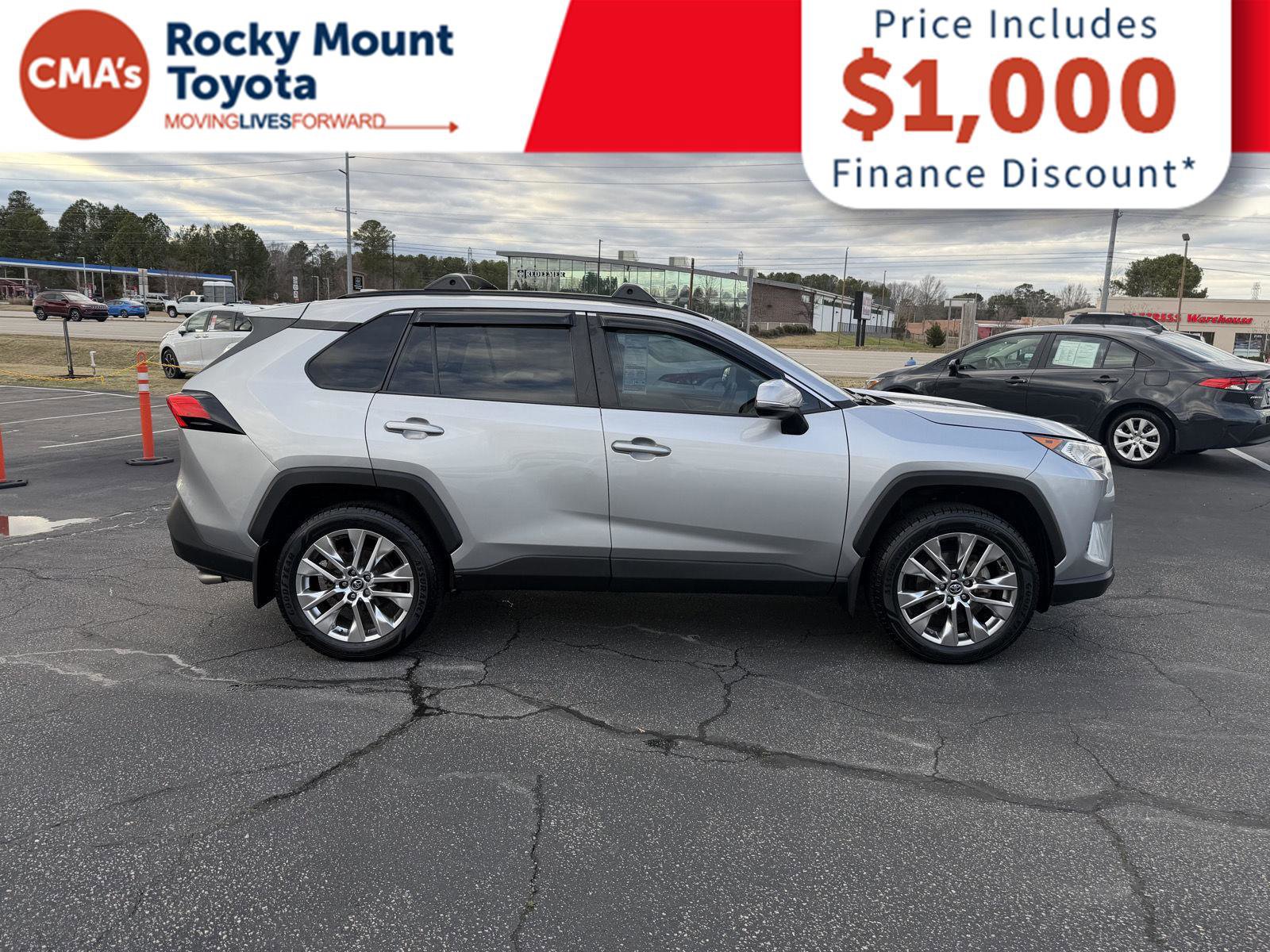 Used 2021 Toyota RAV4 XLE Premium image 8