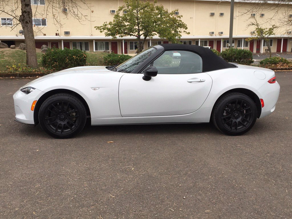 Used 2019 MAZDA MX-5 Miata Sport RWD image 3
