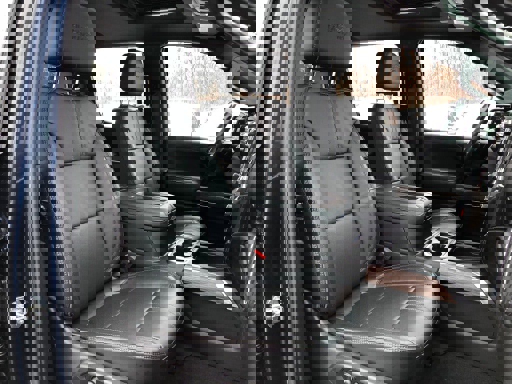 Used 2020 Chevrolet Silverado 1500 High Country w/ Technology Package image 37