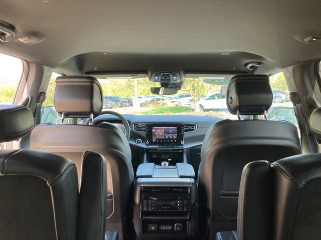 Used 2025 Jeep Wagoneer L Series II AWD/4WD image 43