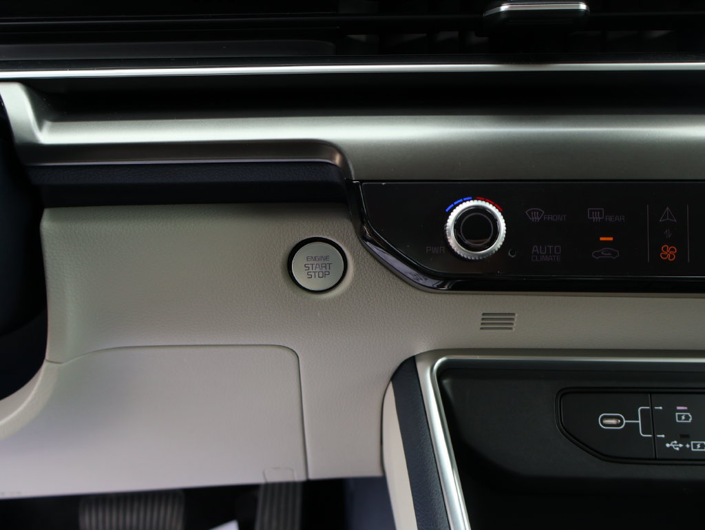 New 2026 Kia Carnival SX w/ SX Dark Edition Package FWD image 34