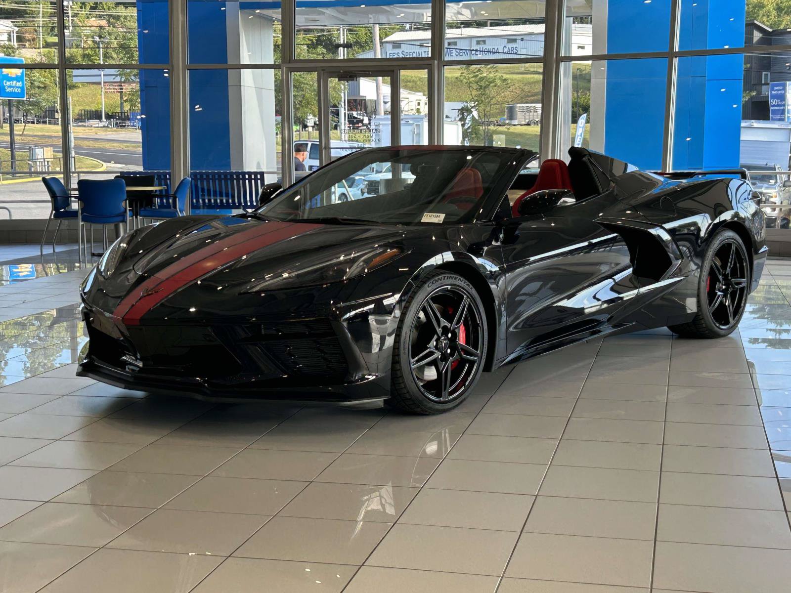 Used 2023 Chevrolet Corvette Stingray Preferred Conv w/ Z51 Performance Package RWD image 3