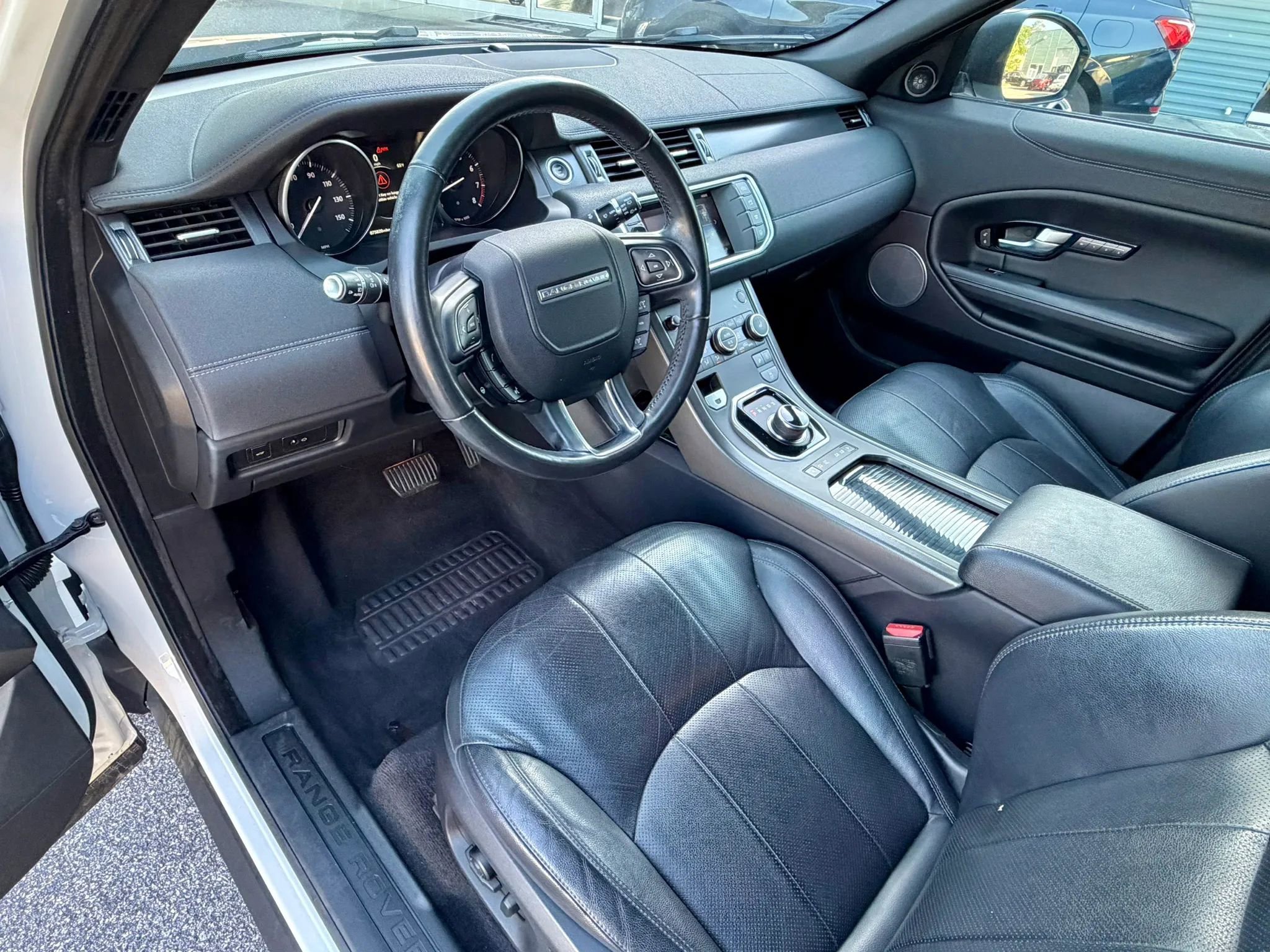 Used 2018 Land Rover Range Rover Evoque SE Premium AWD/4WD image 15