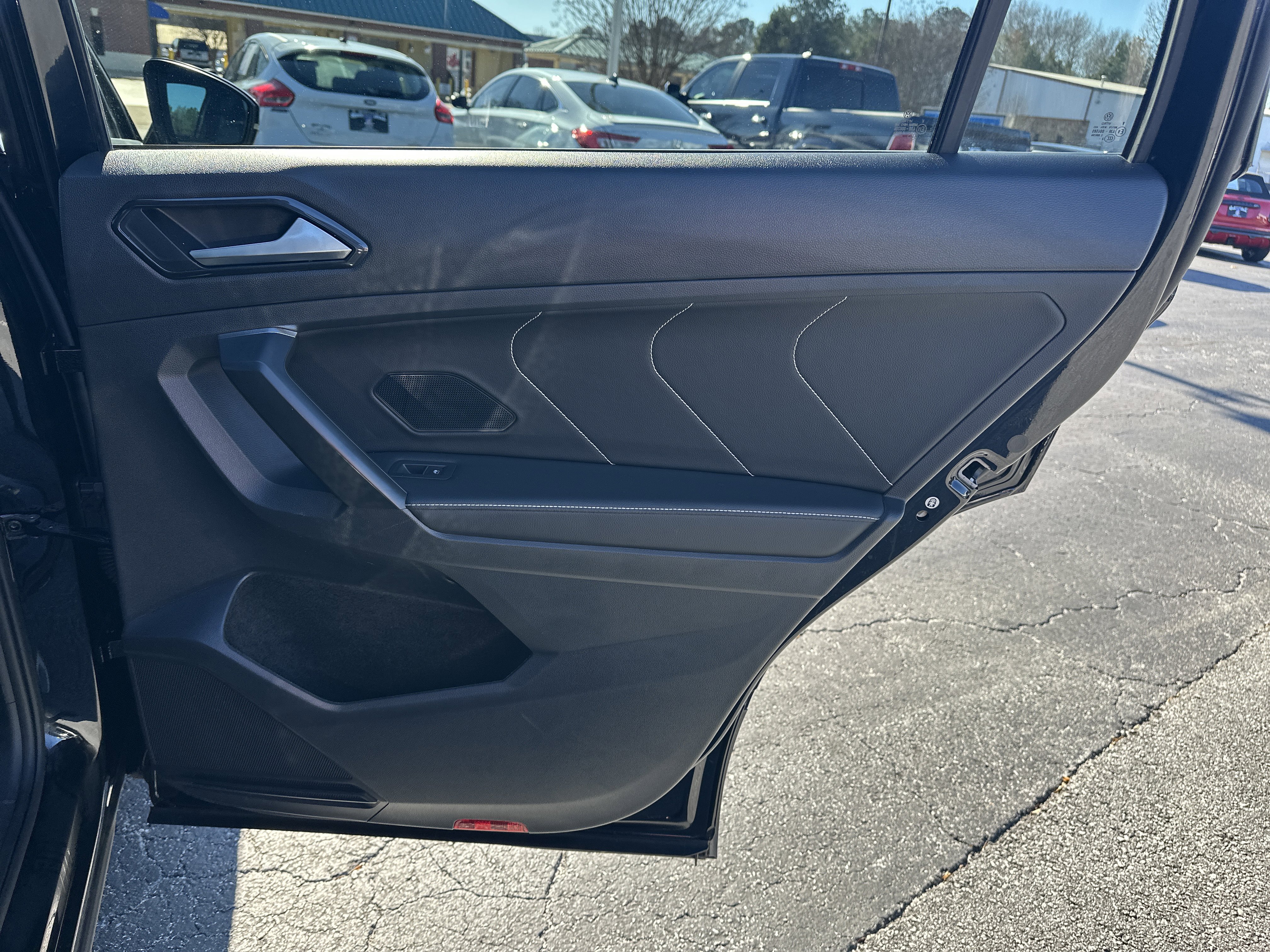 Used 2023 Volkswagen Tiguan SE R-Line image 17