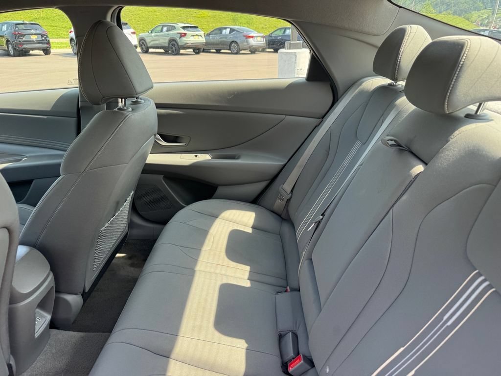 Used 2025 Hyundai Elantra SEL FWD image 11