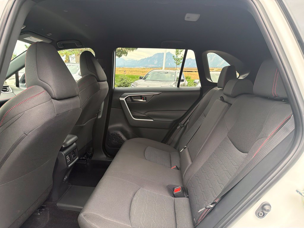 Used 2025 Toyota RAV4 SE AWD/4WD image 19