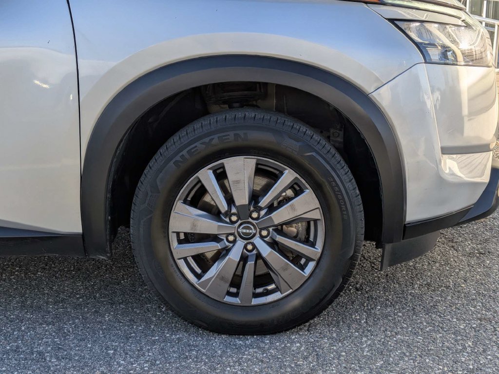 Used 2024 Nissan Pathfinder SV FWD image 11